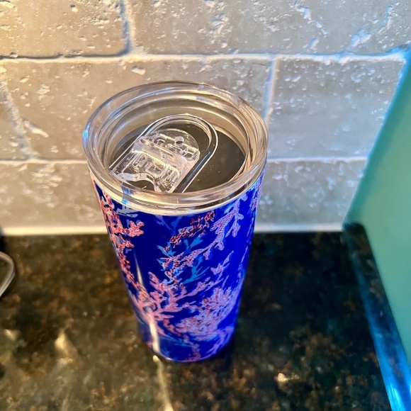 NEW Lilly Pulitzer 17 oz Slim Insulated Tumbler Borealis Blue Swim on Over - Picture 2 of 3